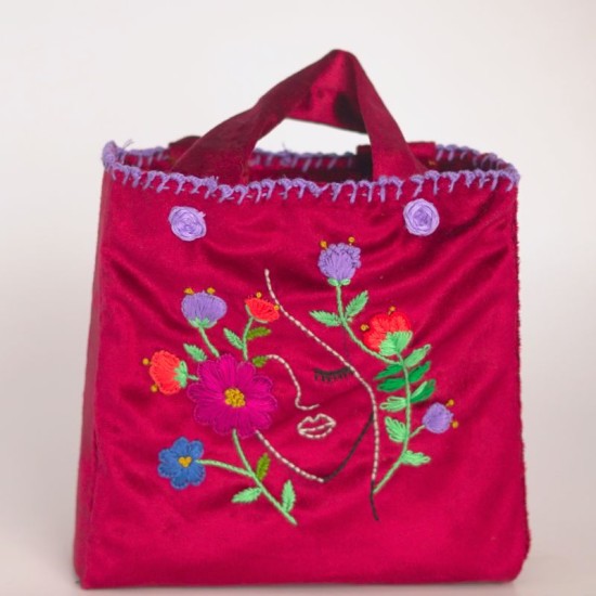Sac en satin rouge élégant